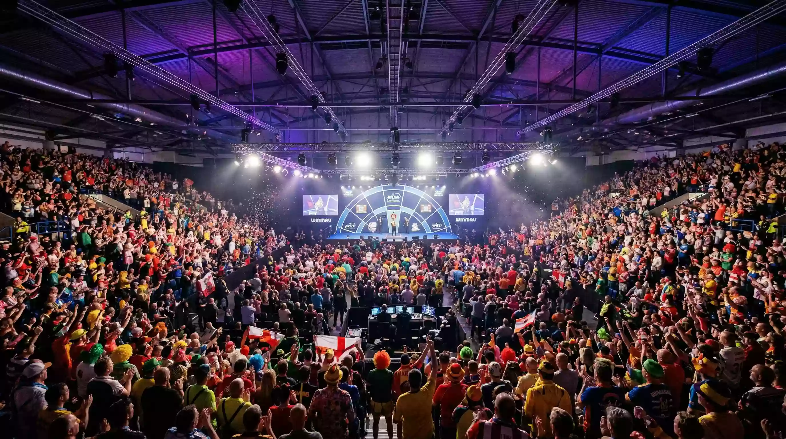 Begeisterte Darts-Fans im ausverkauften Alexandra Palace während der PDC-Weltmeisterschaft
